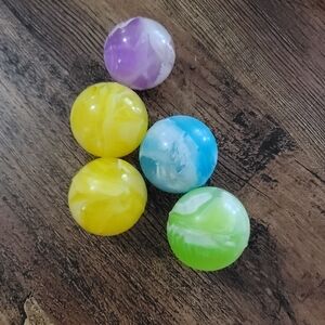 5 Bouncy Balls
